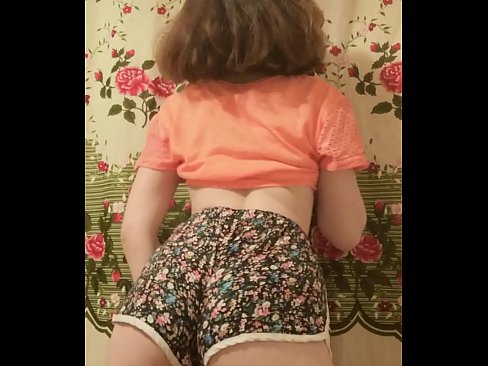 ❤️ Tânără sexy care se dezbracă de pantaloni scurți în fața camerei de filmat ️❌ at ro.tvmarket.top ❤