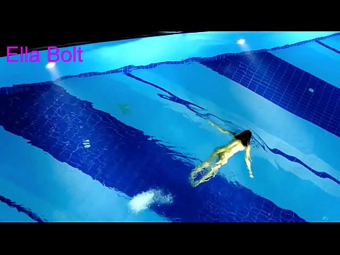 ❤️ Nu mă pot opri din privit, tânără blondă surprinsă înotând goală în piscina stațiunii ELLA BOLT ️❌ at ro.tvmarket.top ❤