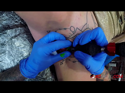 ❤️ Sully Savage, o bunăciune extrem de tatuată, și-a făcut un tatuaj pe clitorisul ei ️❌ at ro.tvmarket.top ❤
